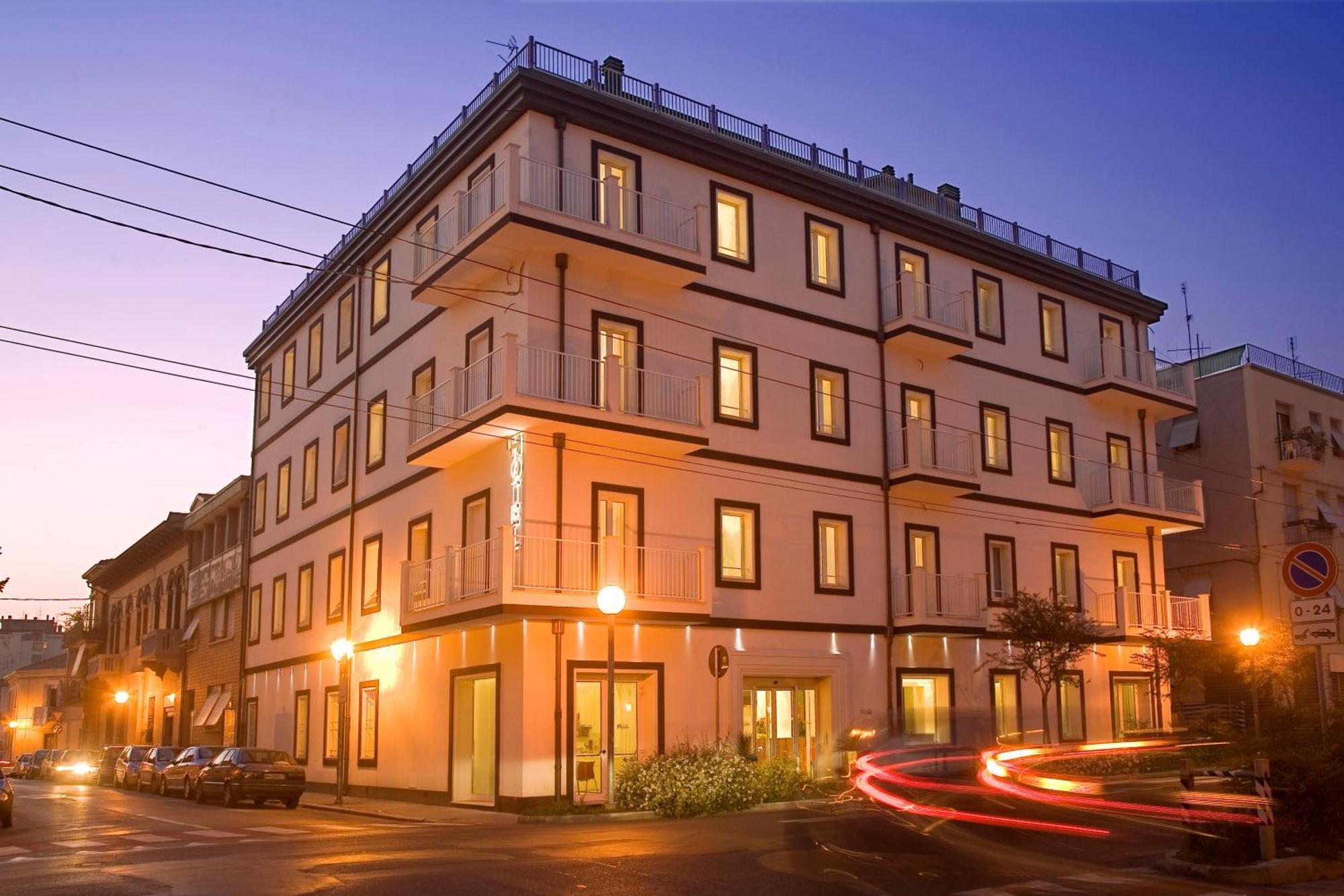 Card International Hotel Rimini Exterior photo