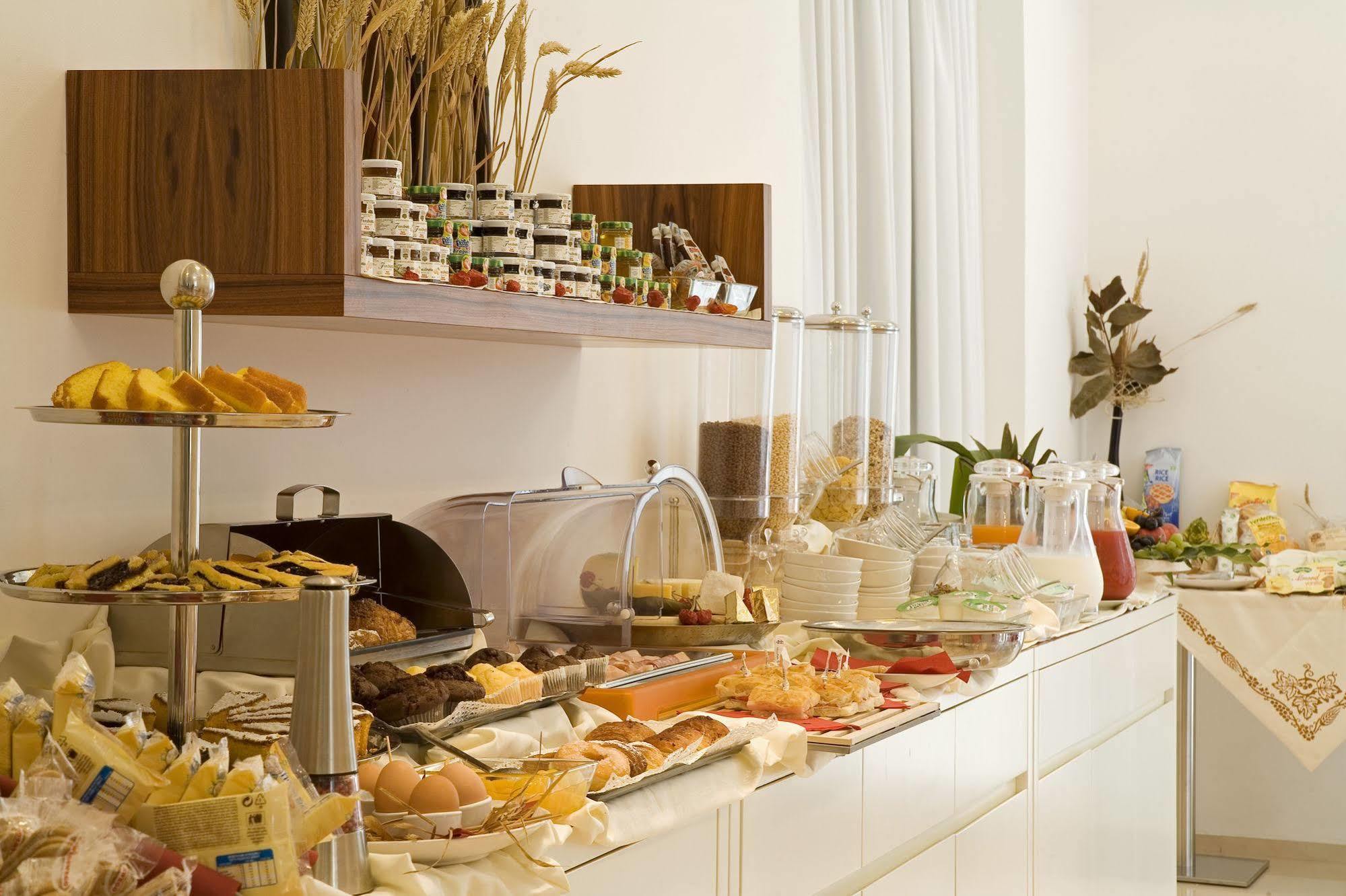Card International Hotel Rimini Exterior photo